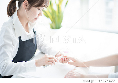 ネイルサロン　ハンドケア　美容　 58974677