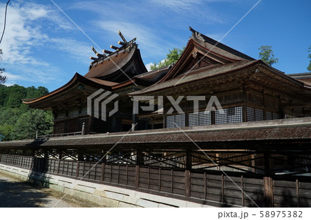 【美作国一宮】国幣中社・中山神社の拝殿と本殿　岡山県津山市 58975382
