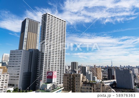 都市風景 ビル群と住宅街 東京都豊島区東池袋から文京区方面の眺望の写真素材