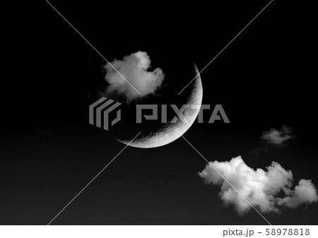 The moon in the night skyのイラスト素材 [58978818] - PIXTA