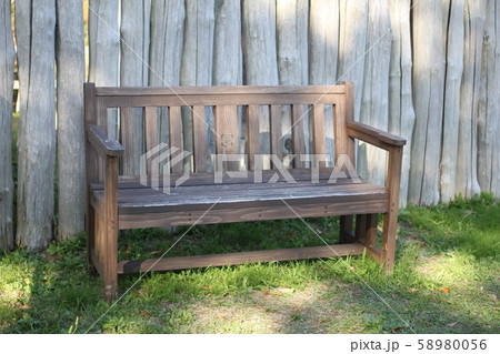 秋田城址史跡公園の木製ベンチ 秋田城址史跡公園の木製ベンチ 58980056
