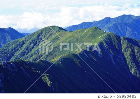 南駒ヶ岳方面からの越百山 58980485