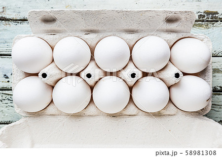 Raw chicken eggs Raw chicken eggs 58981308