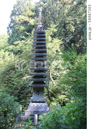 明日香の岡寺十三重石塔 58987303