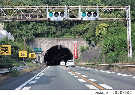 九州道上り金剛山トンネル前信号 九州道上り金剛山トンネル前信号 58987636