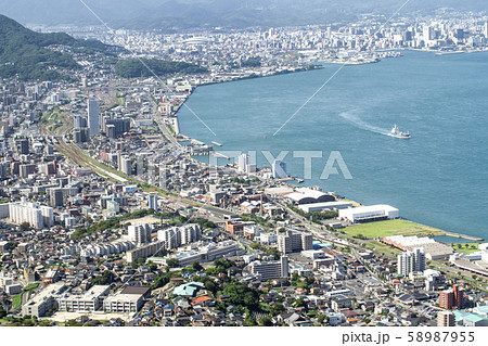 風頭から眺めた門司の街並と海峡の景色 風頭から眺めた門司の街並と海峡の景色 58987955