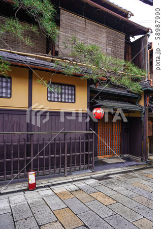 祇園新橋り 京町家があるまち並み 祇園新橋り 京町家があるまち並み 58987990