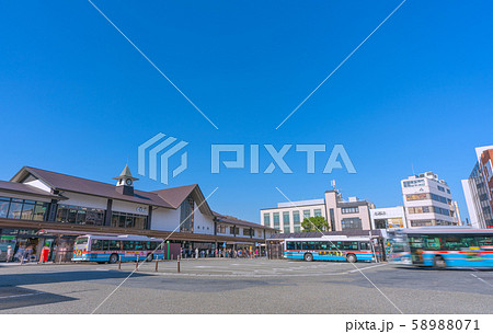 日本の鎌倉都市景観　鎌倉駅などを望む（大鳥居・小町通りなども） 58988071