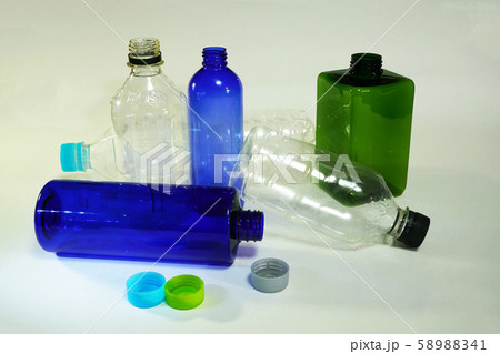 ペットボトル　プラスチック　海洋汚染 58988341
