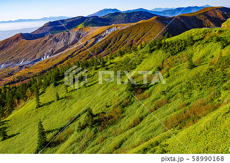 芳ヶ平湿原と白根山 日本国道標高最高地点からの写真素材