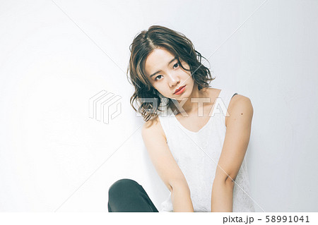 若い女性のヘアスタイルイメージ 58991041