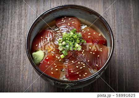 まぐろ漬け丼 58991625