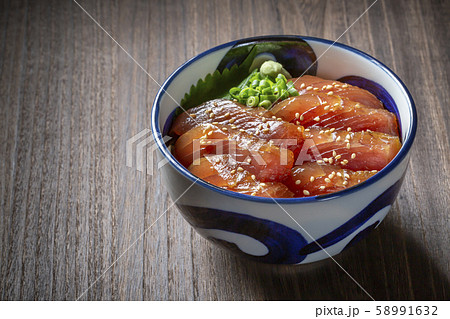 まぐろ漬け丼 58991632