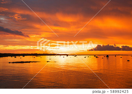 夕焼け 58992425