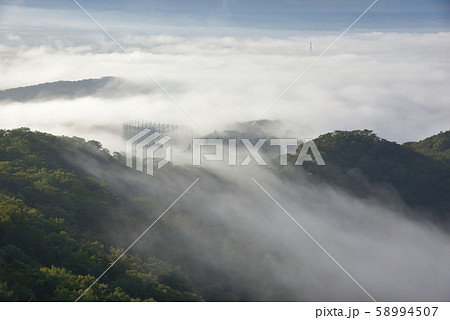 雲海と大小山 大小山から見た関東平野を覆う雲海の写真素材