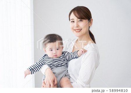 赤ちゃん 育児 赤ちゃん 育児 58994810