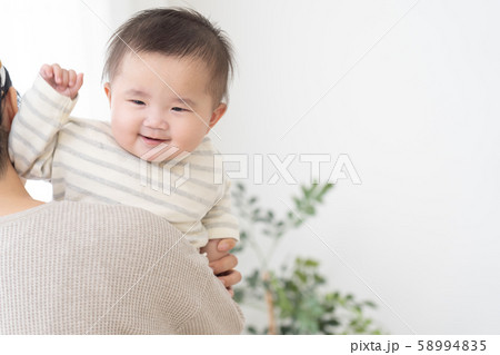赤ちゃん 育児 赤ちゃん 育児 58994835