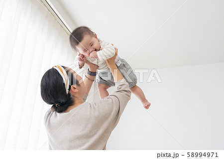 赤ちゃん 育児 赤ちゃん 育児 58994971