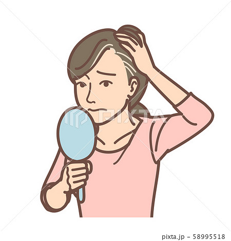白髪を気にする女性 58995518
