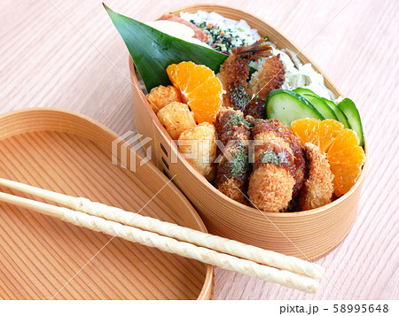 曲げわっぱのお弁当 58995648