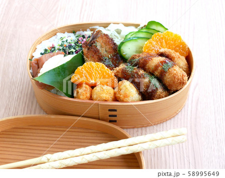 曲げわっぱのお弁当 58995649