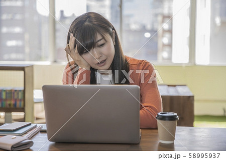 オフィスレディ 58995937