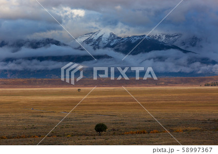 Autumn mountains 58997367