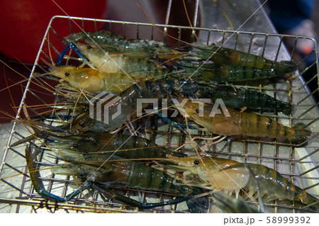 トル おいしいエビのグリル、 (エビ養殖場、エビのグリル、塩焼き) トル おいしいエビのグリル、 (エビ養殖場、エビのグリル、塩焼き) 58999392