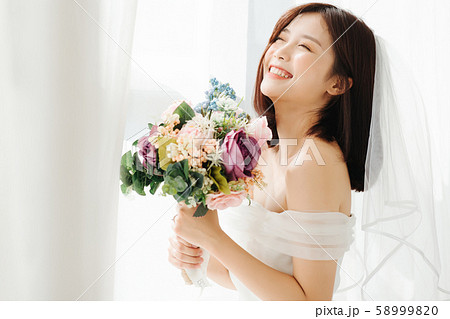 女性　ブライダル 58999820