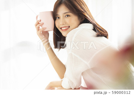 女性 ライフスタイル コーヒー 女性 ライフスタイル コーヒー 59000312