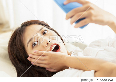 女性　ライフスタイル　睡眠 59000358