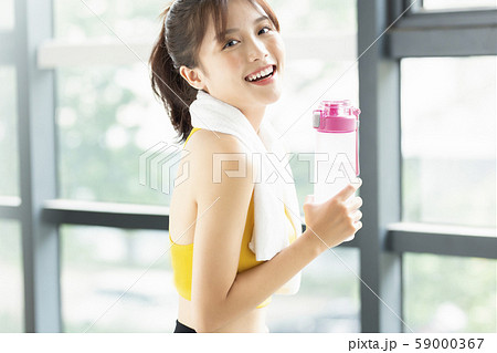 女性　スポーツウェア 59000367