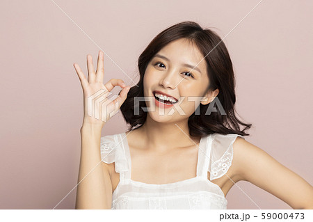 女性 ビューティー 色背景 女性 ビューティー 色背景 59000473