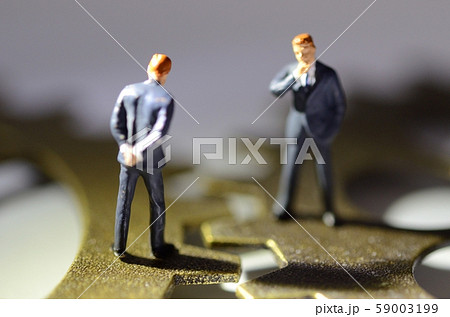 歯車と人物 歯車と人物 59003199