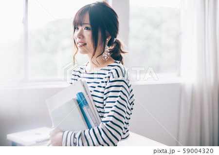 女性 ポートレート 女性 ポートレート 59004320