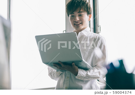 男性 ビジネス ポートレート 男性 ビジネス ポートレート 59004374