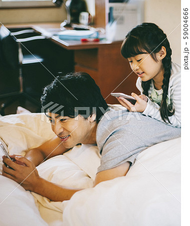 親子 ライフスタイル 仲良し 親子 ライフスタイル 仲良し 59004666