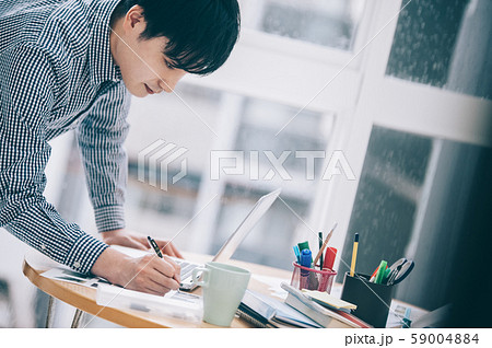 男性　ビジネス　ポートレート 59004884