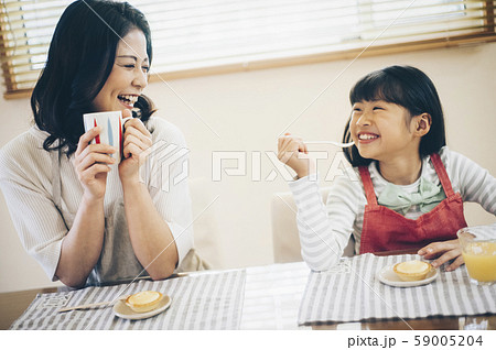 親子 ライフスタイル 団らん 親子 ライフスタイル 団らん 59005204