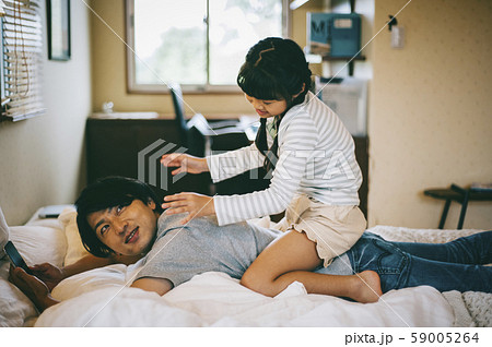 親子 ライフスタイル 団らん 親子 ライフスタイル 団らん 59005264