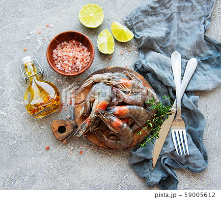 Fresh raw prawns and spices 59005612