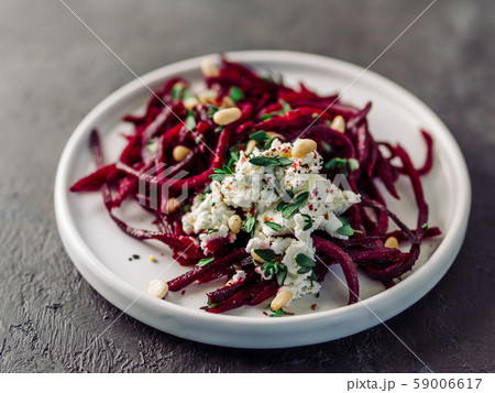 Raw beetroot noodles or beet spaghetti salad 59006617