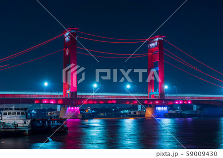 インドネシア・パレンバンのアンペラ橋 夜景 インドネシア・パレンバンのアンペラ橋 夜景 59009430
