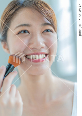 ビューティー　美容　若い女性 59010437