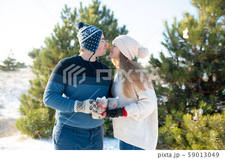 The guy with the girl walk and kiss in the winter 59013049