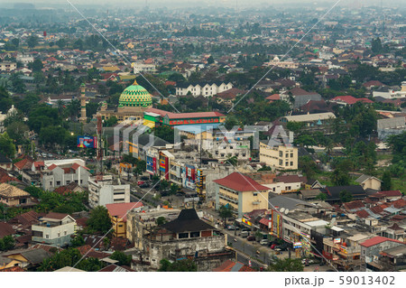 インドネシア・パレンバン都市風景 夕景 インドネシア・パレンバン都市風景 夕景 59013402