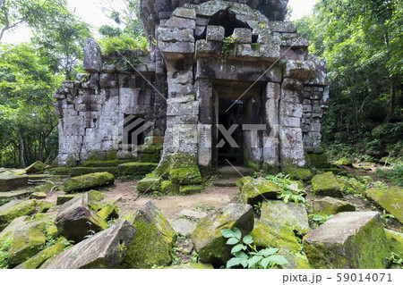 タイとカンボジアの国境の遺跡プラサートタクラベイ タイとカンボジアの国境の遺跡プラサートタクラベイ 59014071