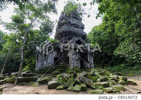 タイとカンボジアの国境の遺跡プラサートタクラベイ 59014072