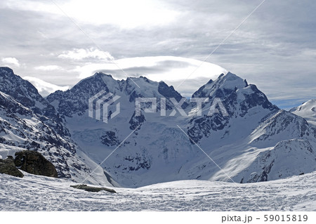 冬のスイス　スキー場　サンモリッツ　St.Moritz  Corvatsch 59015819