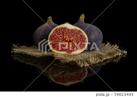 Fresh purple fig isolated on black glass 59023493